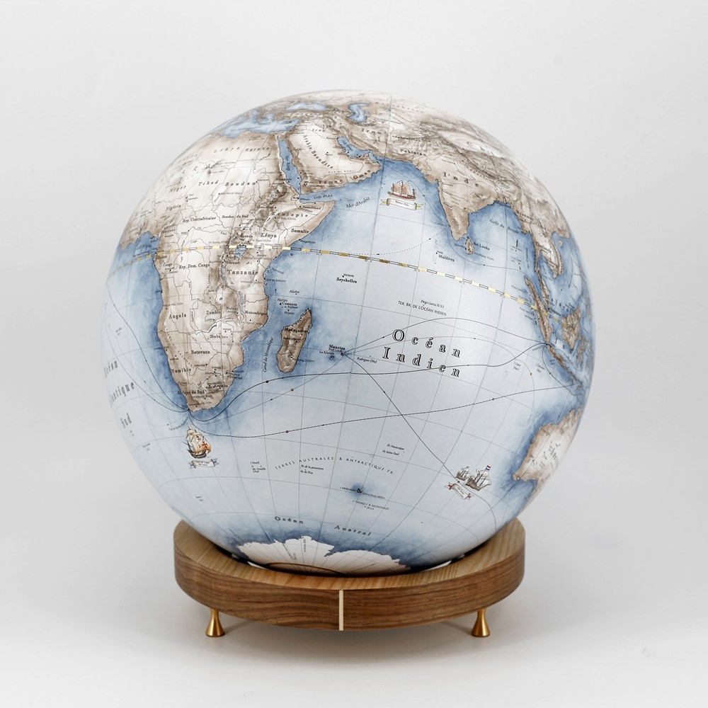 Petroleum | Globe 36cm